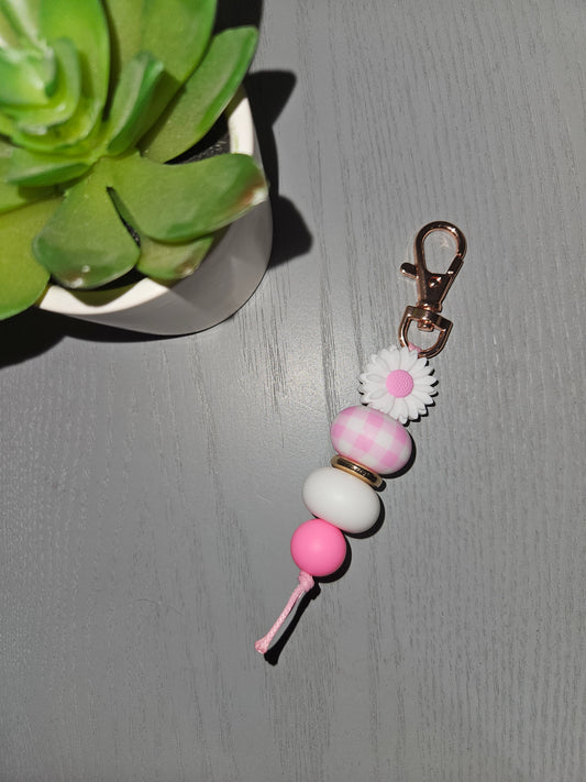 White Daisy 5 Beaded Keyring